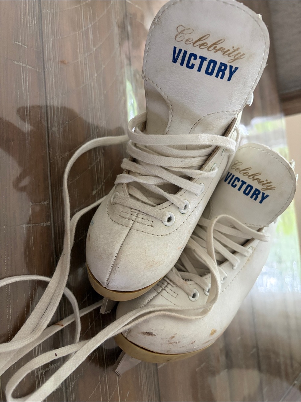 Celebrity Victory Kids White Lace-Up Heeled ice skates